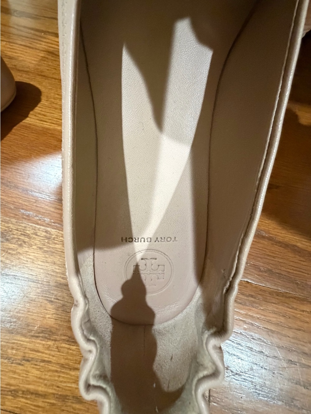 Tory Burch Nude Leather Logo Ballet Flats - Picture 3 of 6